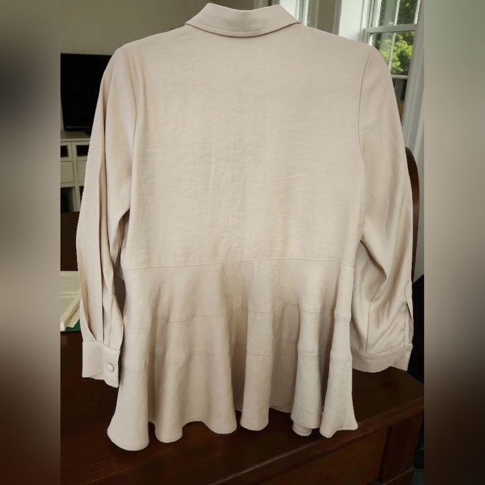 Pomander Place Cream Button-Down Shirt - Picture 2 of 4